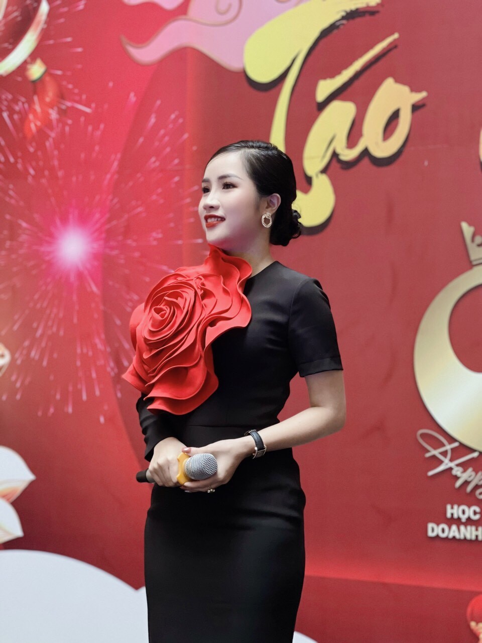 Giám đốc Học viện Doanh nhân Happy Women Đỗ Hương Ly đảm trách vai trò Trưởng Ban tổ chức chương trình Táo quân Happy Women.