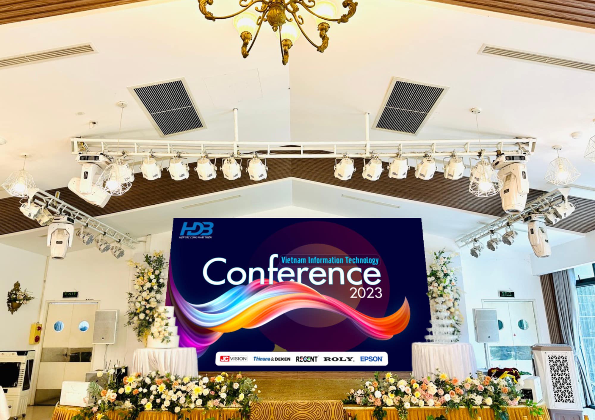 Doanh nhân Đỗ Hương Ly tham dự  Hội Thảo VietNam Infomation Technology Conference 2023 do HĐB Hà Nội đồng hành cùng các hãng trình chiếu & âm thanh quốc tế tổ chức.