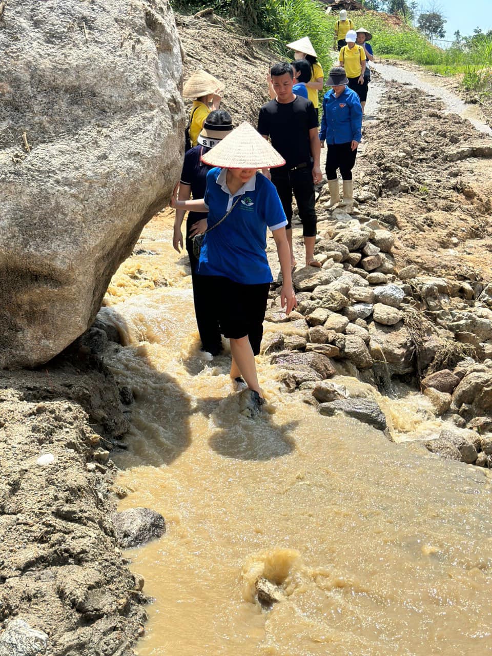 Doanh Nhân Đỗ Hương Ly - "Hành trình thiện nguyện đầy gian nan tại Bắc Hà - Lào Cai: Những nỗi đau không lời và sự quyết tâm không ngừng nghỉ"