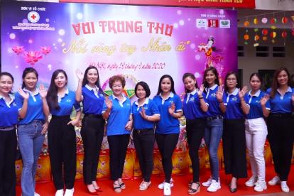 Chủ tịch Đỗ Hương Ly - MJU Group đồng hành cũng chương trình Trung Thu Cho Em Hành Trình Xanh