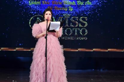 Giám đốc dự án Đỗ Hương Ly phát biểu trong Gala Miss Photo Happy Women 2020